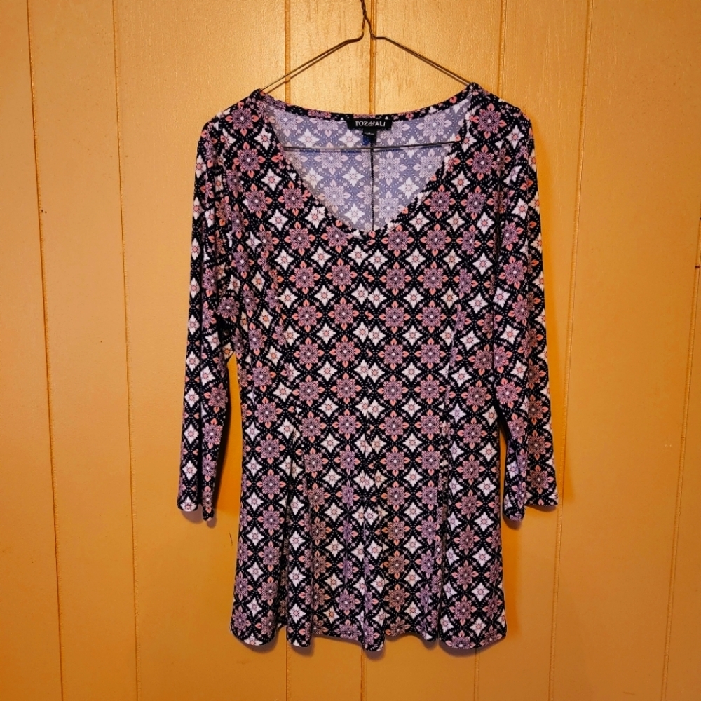 Roz & ALI small pink, black, and white blouse